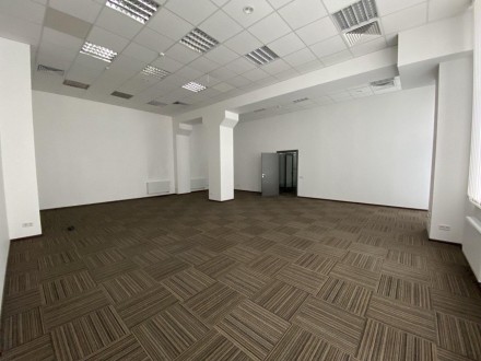 Аренда просторного офиса в Бизнес Центре класса " В " по адресу улица Елены Тели. Лукьяновка. фото 2