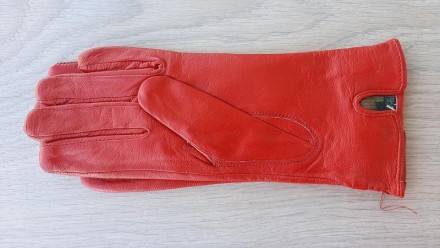 Женские демисезонные кожаные перчатки Paizong (красные)

При покупке перчаток,. . фото 4