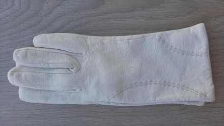 Женские демисезонные кожаные перчатки Vicini (белые)

При покупке перчаток, по. . фото 2