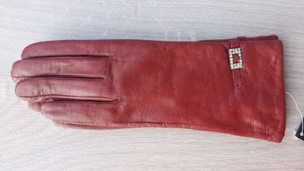 Женские зимние кожаные перчатки (бордовые)

При покупке перчаток, полная предо. . фото 2