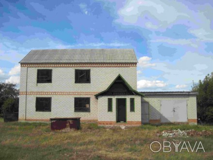 Продається двоповерховий житловий будинок в смт. Градизьк