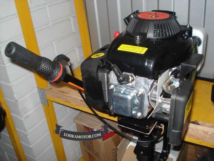 Четырехтактный лодочный мотор Шмель 3.6 л.с. воздушного охлаждения, имеет трансм. . фото 6