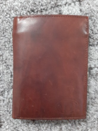 Кожаный коричневый кошелек Benzer (Индия)

Хорошая кожа
Практичный
Размер 12. . фото 2