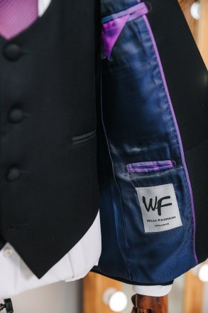 
ІНФОРМАЦІЯ ПРО ПРОДУКТ
Чоловічий чорний класичний костюм піджак брюки та жилет
. . фото 9