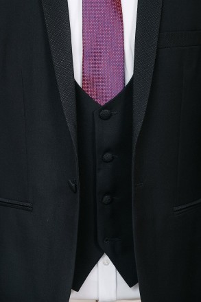 
ІНФОРМАЦІЯ ПРО ПРОДУКТ
Чоловічий чорний класичний костюм піджак брюки та жилет
. . фото 6