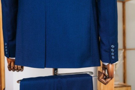 
ІНФОРМАЦІЯ ПРО ПРОДУКТ
Чоловічий синій класичний костюм піджак та штани
Піджак:. . фото 5