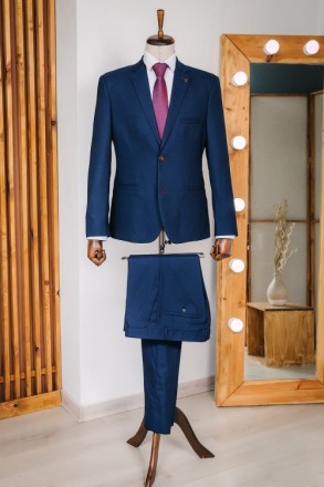 
ІНФОРМАЦІЯ ПРО ПРОДУКТ
Чоловічий синій класичний костюм піджак та штани
Піджак:. . фото 2