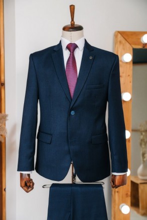 
ІНФОРМАЦІЯ ПРО ПРОДУКТ
Чоловічий синій класичний костюм піджак та штани
Піджак:. . фото 3
