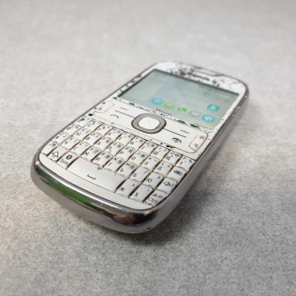 Телефон, QWERTY-клавіатура, екран 2.4", роздільна здатність 320x240, камера 3.20. . фото 3