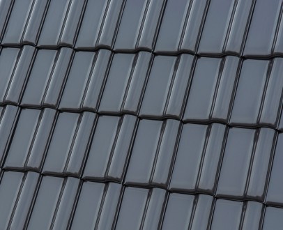 Крыша, изготовленная из керамической черепицы марки Röben, - это гарантия прочно. . фото 2
