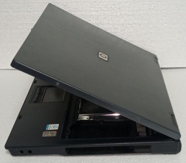 Корпус з ноутбука HP Compaq Nx6110

Стан справний. Без тріщин та сколів.
Прис. . фото 3