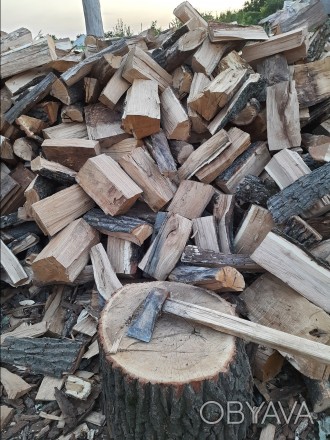 В продаже дрова:
твёрдых пород (дуб, ясень) - колотые, чушки
сосновые - колоты. . фото 1