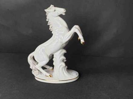 Статуэтка Лошадь, сделанная из качественной керамики. Станет отличным предметом . . фото 2