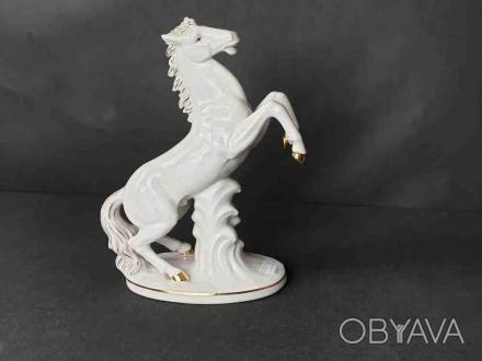 Статуэтка Лошадь, сделанная из качественной керамики. Станет отличным предметом . . фото 1