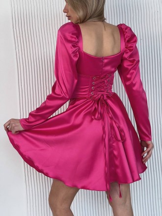 Сукня міні виконана із сатинового матеріалу. Модель стилізували пишними рукавами. . фото 6