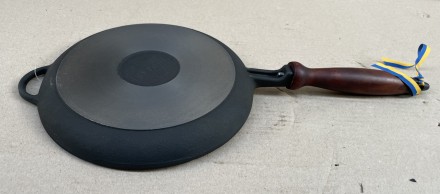 Сковорода блинница чугунная, диаметр 22 см, высота 2 см, с деревянной ручкой. Ве. . фото 7