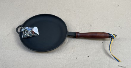 Сковорода блинница чугунная, диаметр 22 см, высота 2 см, с деревянной ручкой. Ве. . фото 4