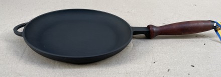 Сковорода блинница чугунная, диаметр 24 см, высота 2,5 см, с деревянной ручкой. . . фото 5