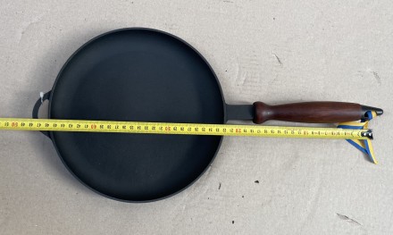 Сковорода блинница чугунная, диаметр 24 см, высота 2,5 см, с деревянной ручкой. . . фото 6