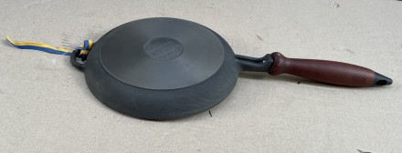 
Сковорода для приготування млинців з чавуна, діаметр 20 см, висота 2 см, з дере. . фото 10