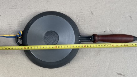 
Сковорода для приготування млинців з чавуна, діаметр 20 см, висота 2 см, з дере. . фото 7