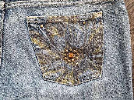 Продам женские джинсы р.44-46,с рисунком в виде цветка и камнем,рост  1.04 см,бе. . фото 5