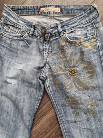 Продам женские джинсы р.44-46,с рисунком в виде цветка и камнем,рост  1.04 см,бе. . фото 7