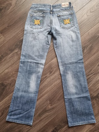 Продам женские джинсы с вышитым цветком р.46,рост.  1.05 см,талия 78 см,бедра 96. . фото 3