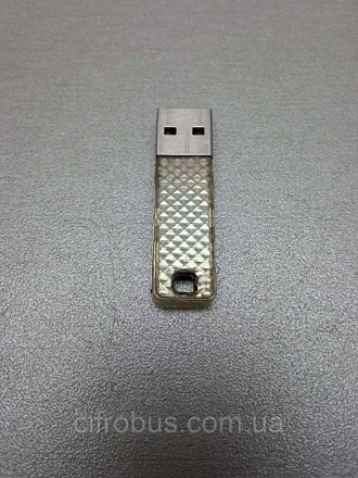 USB 8Gb — пам'ятний пристрій, що використовує як носій флешпам'ять, і під'єднуєт. . фото 2