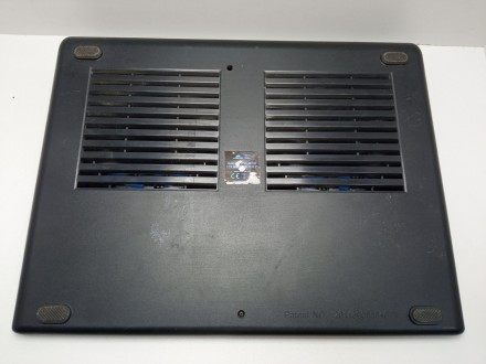 Охлаждающая подставка RivaCase 5557 
Позволяет работать с переносным компьютером. . фото 7