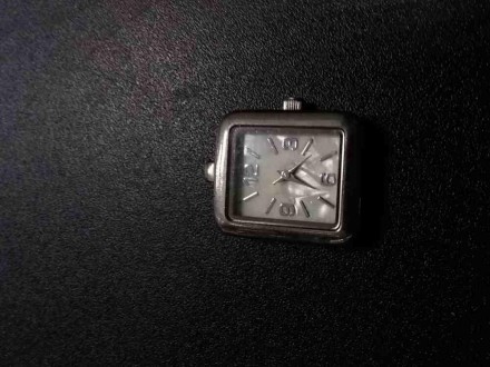 Наручные часы Avon sr626sw, кварцевый механизм, комплектуются кожаным ремешком
В. . фото 3