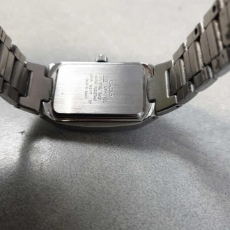 Чоловічий наручний годинник Casio MTP-1165A-1C
Корпус годинника виготовлений із . . фото 3