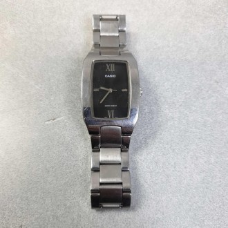 Чоловічий наручний годинник Casio MTP-1165A-1C
Корпус годинника виготовлений із . . фото 2