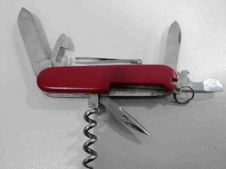 Нож Victorinox 9 в 1. Качественный складной нож от швейцарского производителя.
В. . фото 4