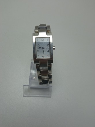 Кварцовий наручний годинник, укомплектований ремінцем, класичної форми, формат ч. . фото 2