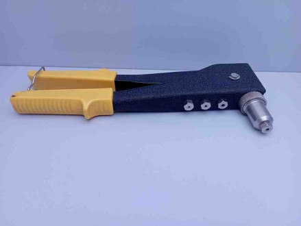 Заклепочный пистолет предназначен для скрепления поверхностей алюминиевыми закле. . фото 3