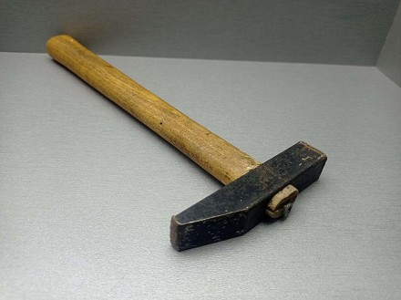 Молоток — невеликий ударний інструмент, що застосовується для забивання цвяхів, . . фото 9