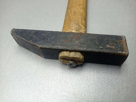 Молоток — невеликий ударний інструмент, що застосовується для забивання цвяхів, . . фото 6