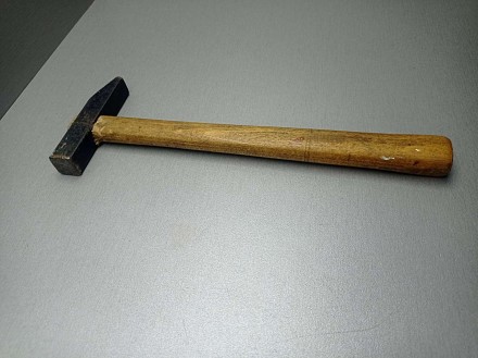 Молоток — невеликий ударний інструмент, що застосовується для забивання цвяхів, . . фото 3