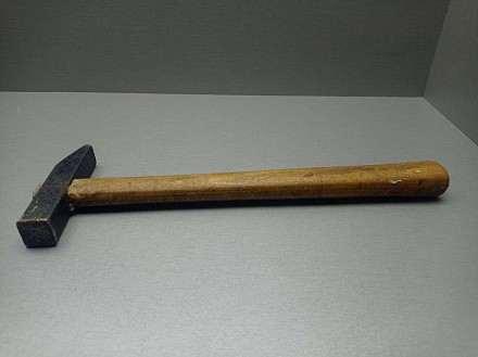 Молоток — невеликий ударний інструмент, що застосовується для забивання цвяхів, . . фото 7