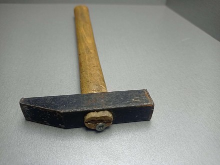 Молоток — невеликий ударний інструмент, що застосовується для забивання цвяхів, . . фото 4