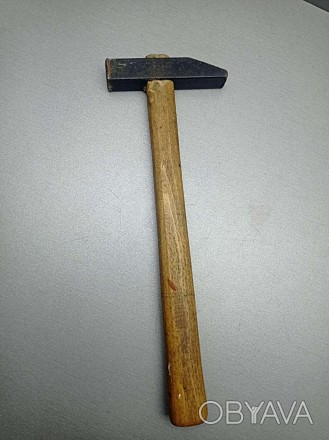 Молоток — невеликий ударний інструмент, що застосовується для забивання цвяхів, . . фото 1