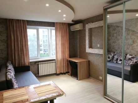 Сдам гостинку со своим сан.узлом и мини кухней м.Центральный рынок. Харків. фото 1