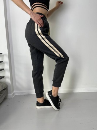 
 Темно-серые теплые спортивные брюки из трикотажа на флисе с боковыми двойными . . фото 6