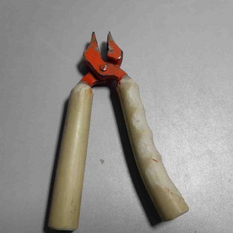 Кліщі - інструмент у вигляді важільних щипців, зазвичай з відносно довгими ручка. . фото 3