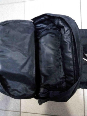 Детский рюкзак. Изготовлен из износостойкого материала с нанесенным детским рису. . фото 2
