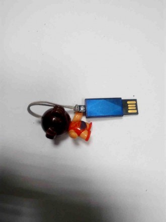 USB 8Gb — пам'ятний пристрій, що використовує як носій флешпам'ять, і під'єднуєт. . фото 3