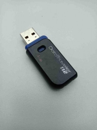 Флешка USB 4Gb — запоминающее устройство, использующее в качестве носителя флеш-. . фото 2