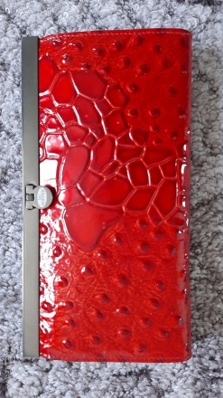 Женский большой кожаный кошелек Dr.Koffer (красный)

Отличное качество
Состов. . фото 2