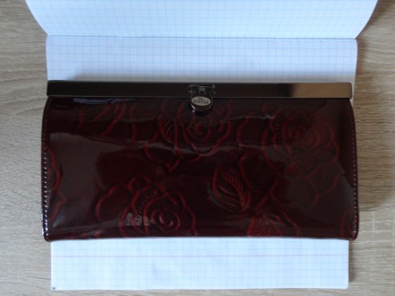 Женский большой кожаный кошелек Dr.Koffer (лакированная кожа, бордовый)

Хорош. . фото 5